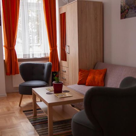 Lukas Guest Rooms Krakow Bagian luar foto
